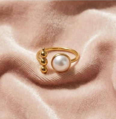 Elira Pearl Ring